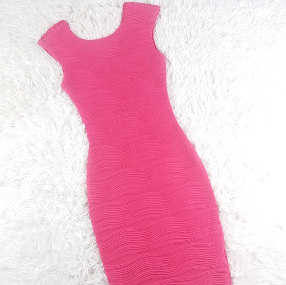 Guess Dresses & Skirts - Guess textured bodycon midi dress